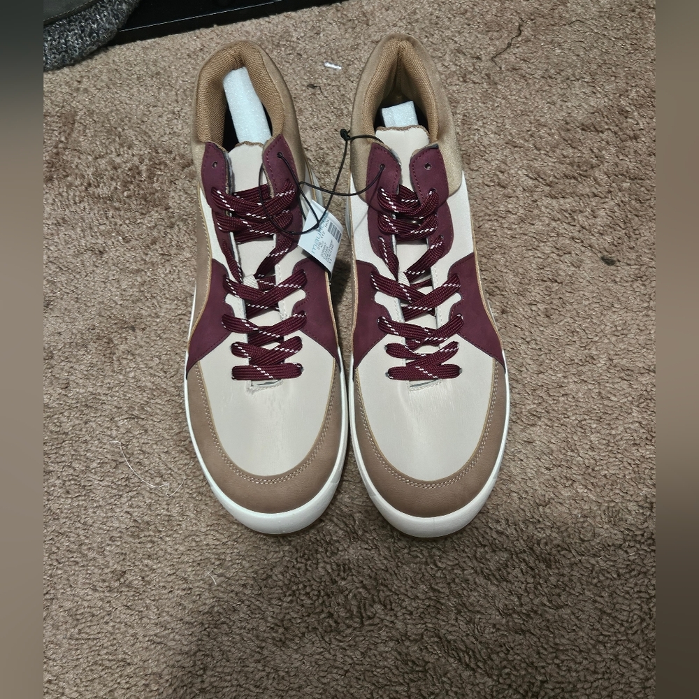 Maurices size 11 boot/ shoe